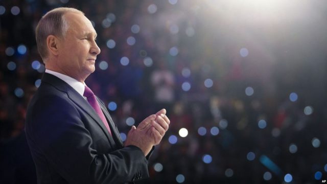Nëse votoni për Putinin, fitoni një iPhone …