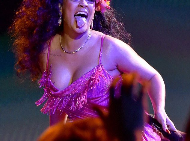 Rihanna, “bisha” që tërboi “Grammy Awards” (FOTO)