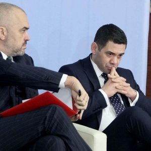Falimenton ARMO/ Ahmetaj gjen ‘zgjidhjen’ për naftëtarët: Regjistrohuni si të papunë
