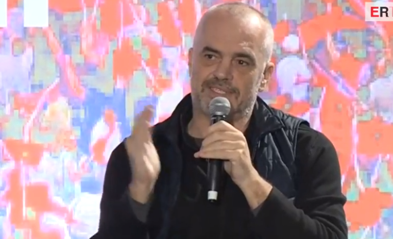 VIDEO/ Debati me qytetarin shkrin sallën: Mustaqet mi hoqi vetingu. Rama: T’i hoqi gruaja se …