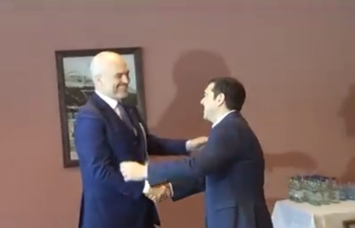 DAVOS/ Rama TAKOHET me Tsipras. Zbulohen temat e bisedimeve (VIDEO)
