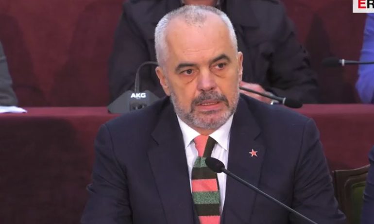 ’12 milje për Greqinë’/ Qytetarët i sulen me akuza: Tradhtar! Ja si përgjigjet Rama