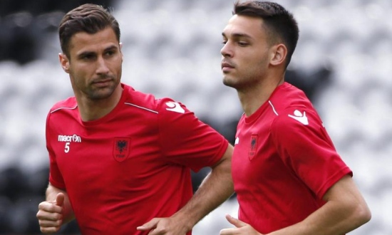 E bujshme/ Napoli do mbrojtësin shqiptar për Champions League