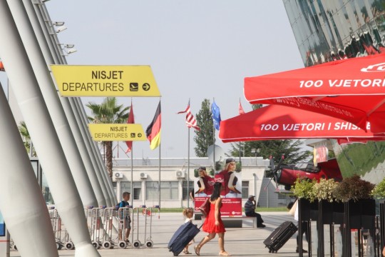 Çmimet e biletave të avionëve nga Rinasi/ Këshilla se si të udhëtoni më lirë përgjatë 2018