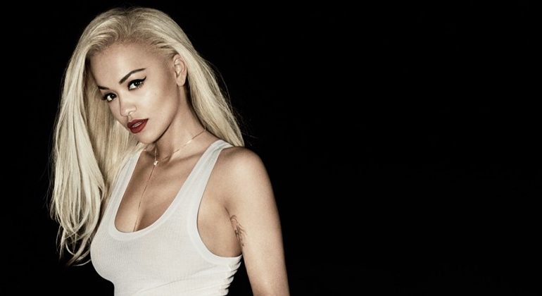 Këngëtarja shqiptare arrin të bëhet artistja femër më e famshme në botë (FOTO)