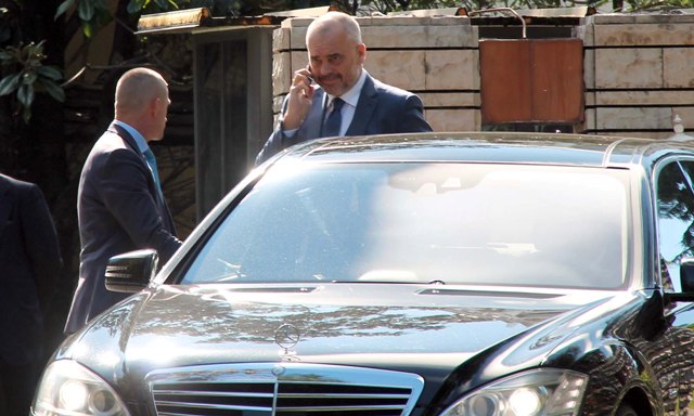 Deputetët shqiptar me makina super LUKSOZE! Zbuloni kush janë “SHEIKËT” e Kuvendit (FOTO)