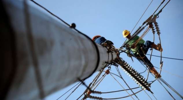 Ana e errët e festës, gjysma e Tiranës ende pa energji elektrike. Ja kur do rikthehen dritat