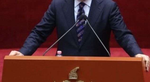 Deputeti i PS-së publikon videon e ëmbël familjare, këta janë Mel dhe Robin!