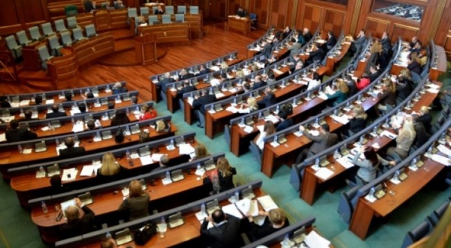 E dinit se ky këngëtar i njohur shqiptar dikur ka qenë deputet?