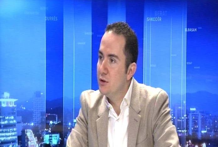 Ervin Salianji “rreshton” ARSYET: Ja pse duhet protestuar më 27 janar