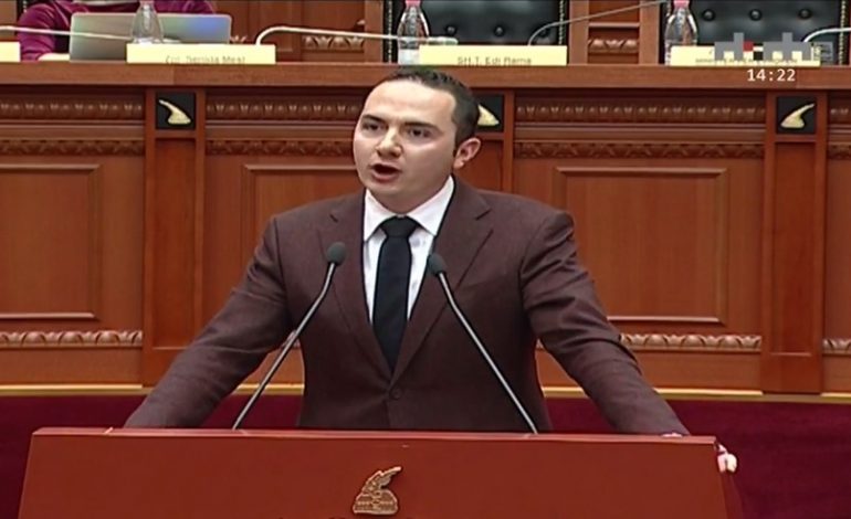 Salianji replikë me Shalsin, e quan “i mangët”: Budallenjve s’duhet t’i hapim rrugën, në datë 27 të protestojmë