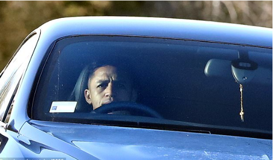 (FOTO) Sanchez i jep “lamtumirën” Londrës, niset drejt Manchesterit