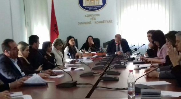 DEBATET/ Plas në komision, Grida Duma-socialistëve: Ju s’jeni burra! Deputeti i PS: Kur e ke provuar ti?