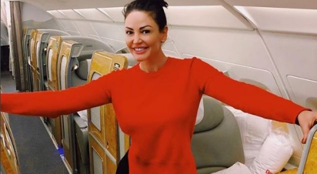 ‘Xhaxhi “hajdar Ajnshtajni” më gjykon…’/ Bleona Qerreti degjeneron komentuesin (FOTO)