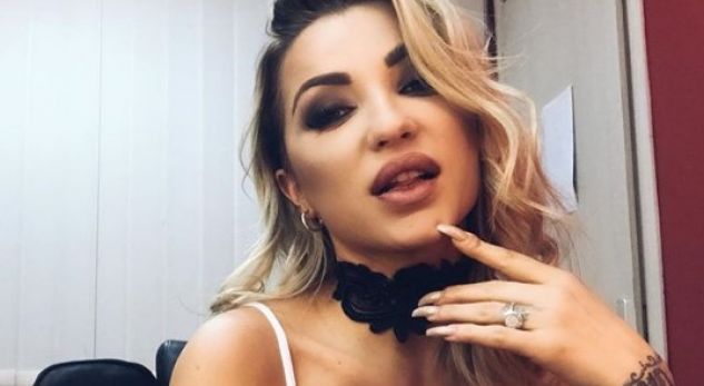 Roza Lati sërish tatuazh! Por… kësaj here në vendin më të dhimbshëm (FOTO)