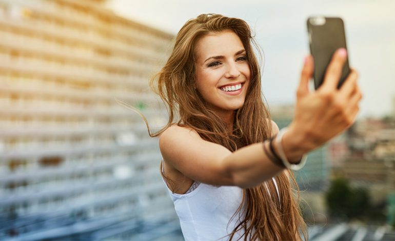 Mbahuni! Një libër vetëm për SELFIET është drejt rrugës. Sensibilizon dhe i frymëzon të gjithë