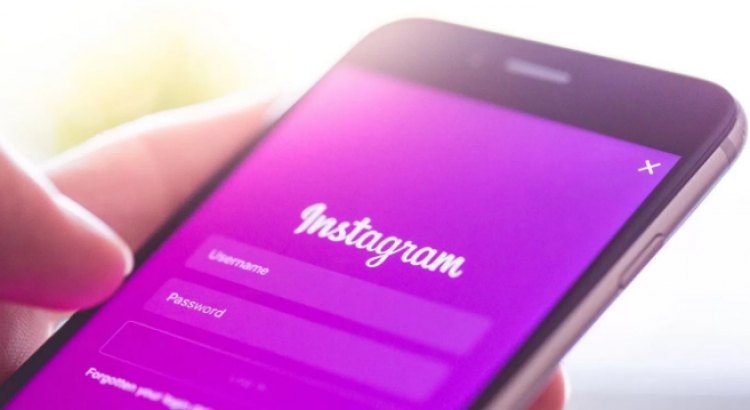 Kjo është sfida e re në Instagram që po “çmend” rrjetin! Provojeni, e bëni dot? (VIDEO)