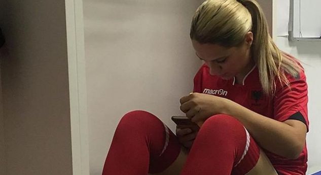 Njihuni me futbollisten SUPERSEKSI shqiptare, fotot e saj po çmendin rrjetin