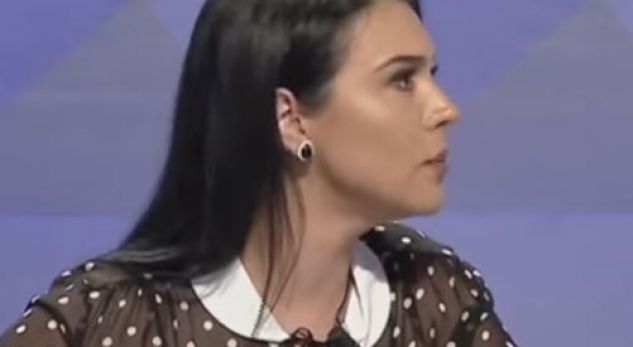 Rrëfimi i moderatores: Isha 14 vjeç kur një femër e njohur ka dashur të më… (VIDEO)