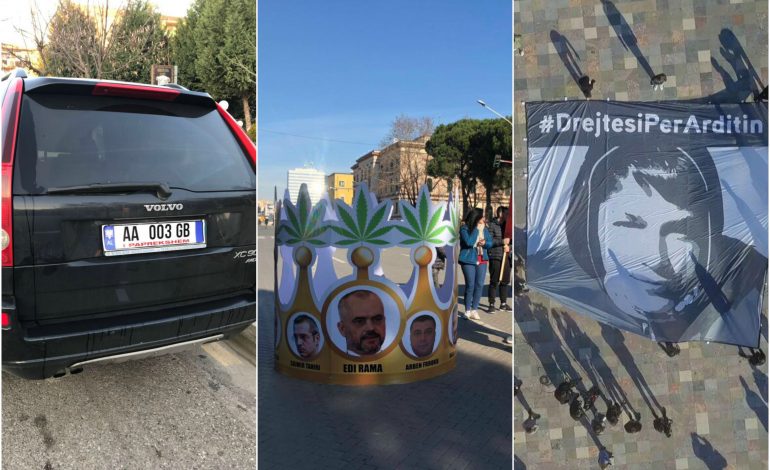 Të gjitha PARRULLAT dhe SIMBOLET e protestës së sotme të opozitës (FOTOT)