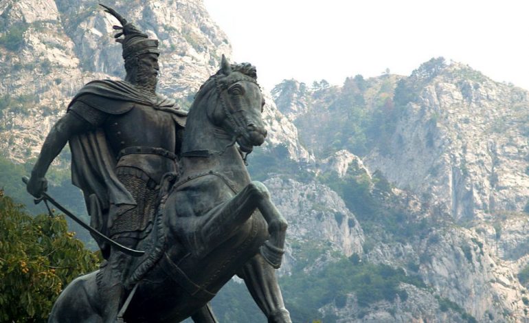 Zbulohet portreti i rrallë i Skëndërbeut, me shpatë në dorë dhe helmetë