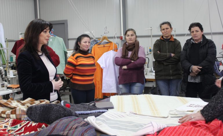 Ministrja Qato në biznesin social në Lezhë: Synojmë punësimin e të grave në nevojë