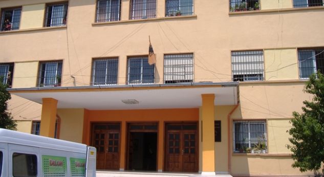 Histori reale nga Burreli/ Spitali pa gjinekologë, një grua lindi rrugës teksa dërgohej në Tiranë