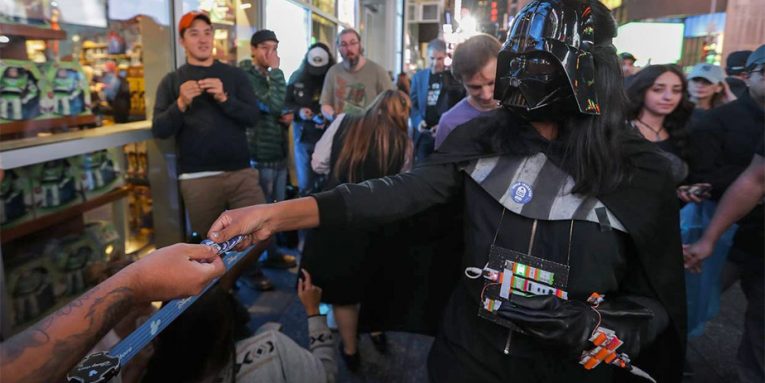 “Star Wars” rrëmben fronin e fitimeve gjatë 2017-ës. Fitore e dyfishtë për Disney