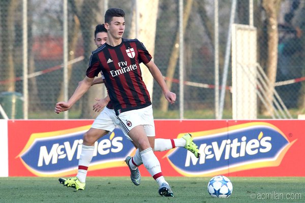 (VIDEO) Sulmuesi shqiptar shënoi super gol për Milan