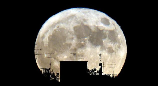 Fenomeni i rrallë: Sonte shfaqet ‘hëna e ujkut’ (VIDEO)