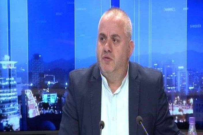 “Breshëri plumbash shtëpisë së Arjan Aliços”. Hoxha: Vrasësit lëvizin lirisht në Lushnjë, është vetëm fillimi