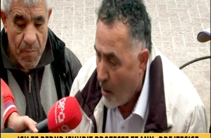 “Rri si nusja e bukur”/ Ish-të përndjekurit i zënë pritë ministres së drejtësisë. Gjonaj del nga dera tjetër