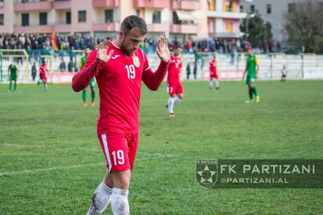 Mesfushori i “internuar” tek ekipi B, Trashi i kërkon shpëtim… Zotit