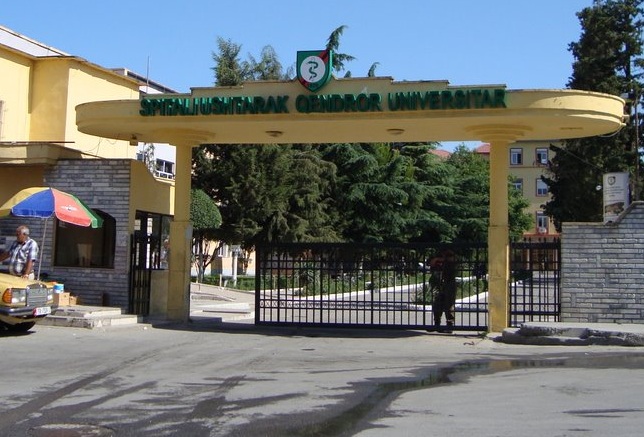 Sherri mes oficerit dhe policit në ambjentet e Komisariatit të Lezhës, dalin detaje të reja