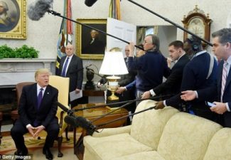 VIDEO/ Gazetari i CNN tallet me Trump: Keni thënë që kërkoni emigrantë nga Norvegjia? Presidenti e nxjerr përjashta