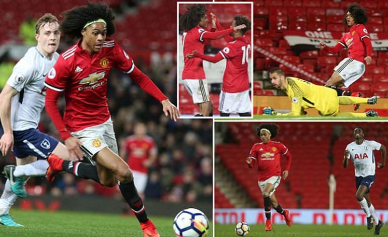 “Flokët e Fellaini-t dhe këmbët e Messi-t” – Talenti 18-vjeçar që po çmend tifozët e Manchester United