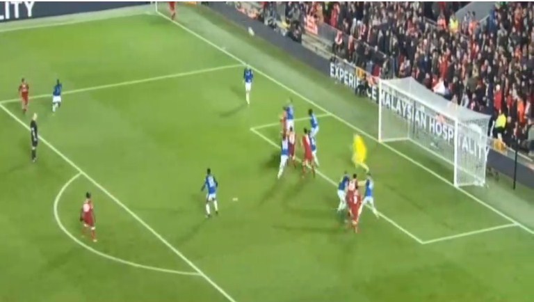 (VIDEO) Liverpool rikthen epërsinë ndaj Everton, Van Dijk debuton me gol