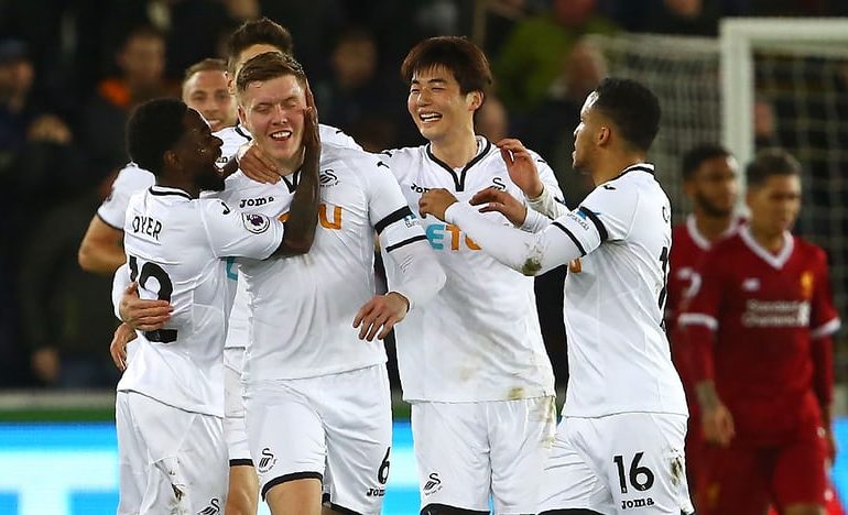 “Shokohet” Liverpool-i , Swansea  merr një fitore në “luftën” për mbijetese