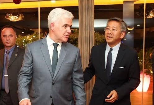 Deklarata e ambasadorit Lu për 4 familjet MAFIOZE dhe 20 grupet KRIMINALE/ Xhafaj: Janë më shumë!