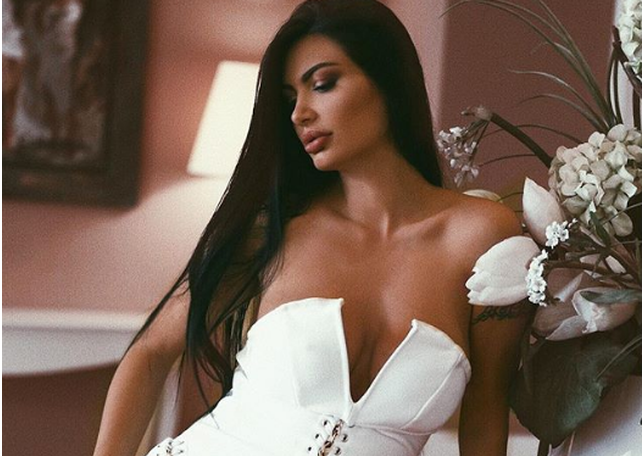 Zaimina Vasjari publikon për herë të parë foton e vajzës së saj Khloe