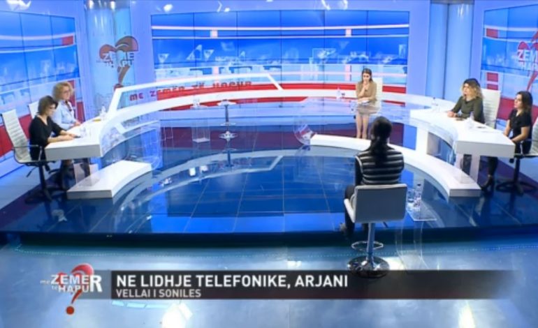 Gruaja nga Fieri: Më martuan 3 herë me zor, vëllai i nxjerr të palarat live