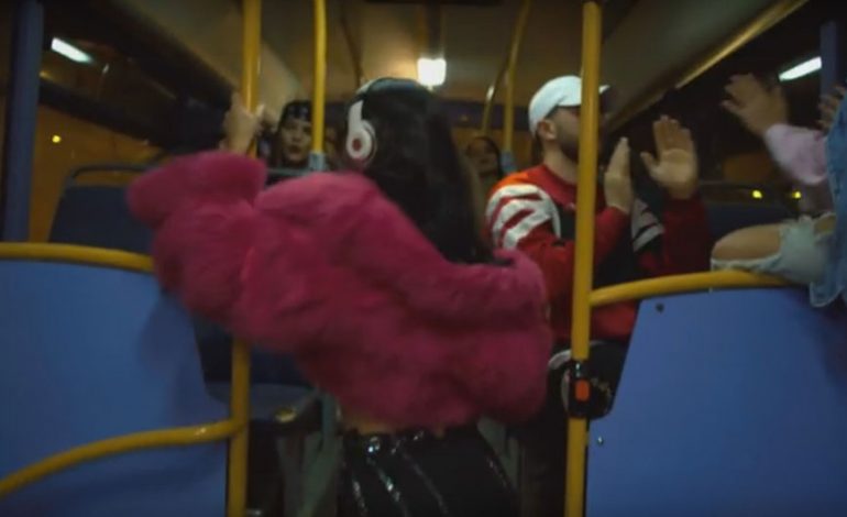 Njihuni me “Zeshkanen” në autobusin e Kombinatit… (FOTO+VIDEO)