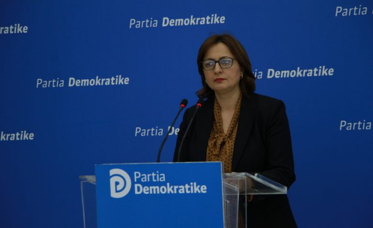 Denoncimi i parë nga PD: Policia ndalon protestuesit në Mamurras, mbajnë shënim targat