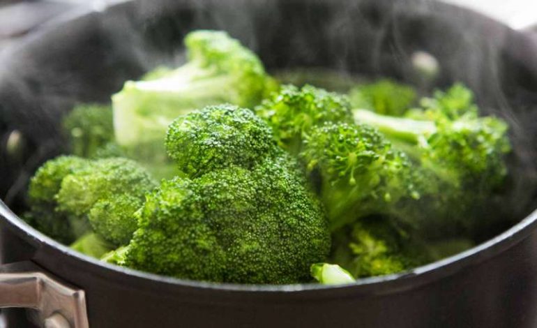 Rruga e saktë për të përgatitur e konsumuar brokoli dhe si të mos humbasim përfitimet e saj!