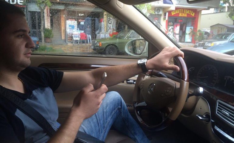 AKSIDENTI NE DURRES/ Ja kush është pronari i “BENZIT” që përplasi për vdekje taksistin dhe 23 vjeçaren