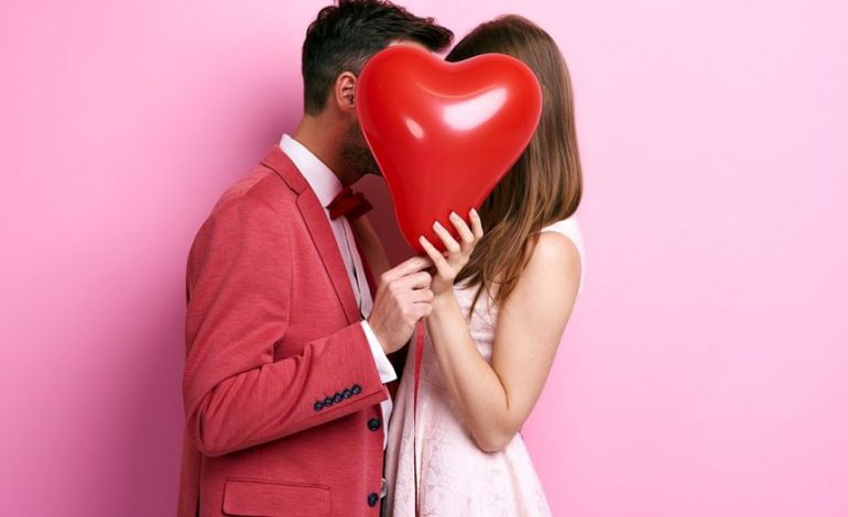 Urimi më i veçantë për SHEN VALENTIN në Tiranë! Nuk janë as lule, tullumbace apo arush, POR… (FOTO)