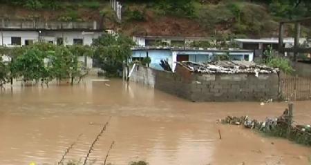 VLORE/ 1.5m ujë vërshon nëpër fshatra e banesa. Si paraqitet situata sot (FOTO)