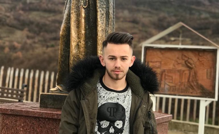 Rrëfehet 20-vjeçari i “VIP-ave të Bllokut”: Më kërcënuan dhe më kërkuan para. Ja fotot e mesazheve