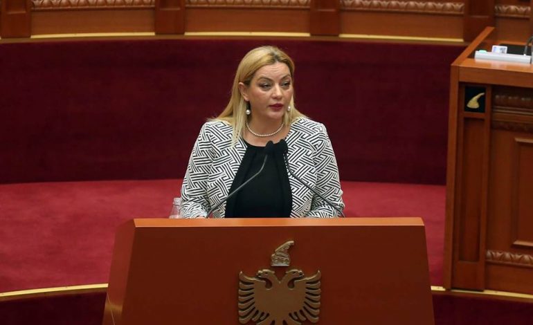 Propozimi për tekstet falas, Vokshi: Plot 74 vota kundër mblodhi Rama sot