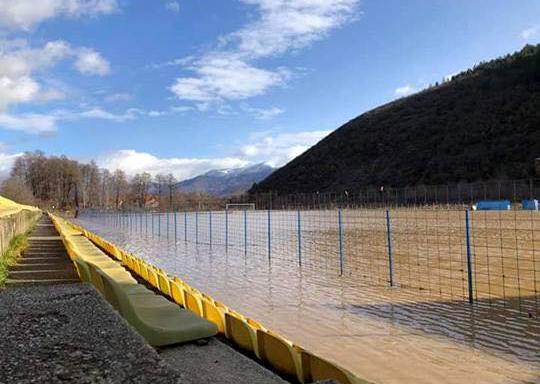 FOTO+VIDEO/ Stadiumi merr pamje kaotike pas shirave, klubi: Na duhet ndihma juaj!